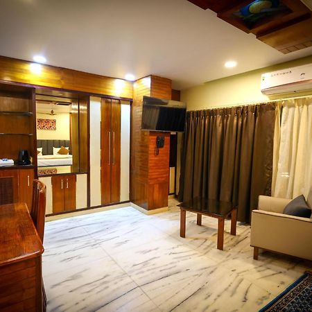 Hotel Lj Dadi'S Grand Visakhapatnam Zewnętrze zdjęcie