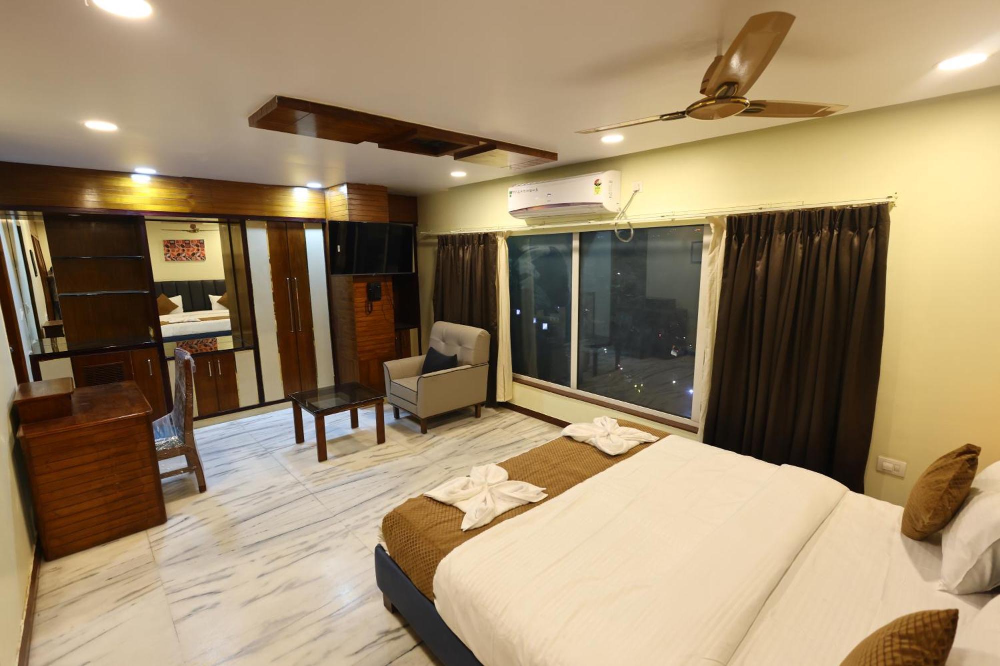 Hotel Lj Dadi'S Grand Visakhapatnam Zewnętrze zdjęcie