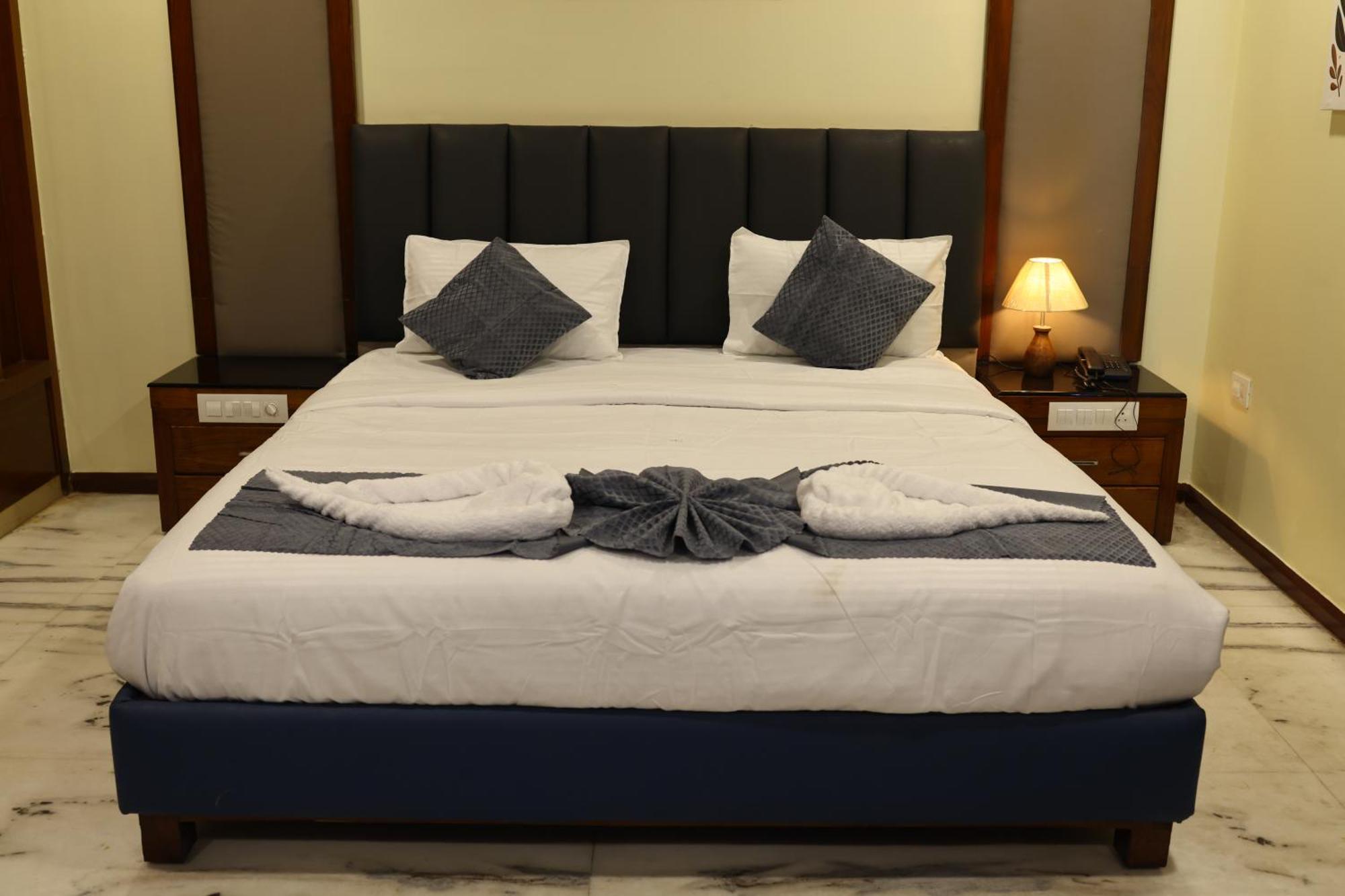 Hotel Lj Dadi'S Grand Visakhapatnam Zewnętrze zdjęcie