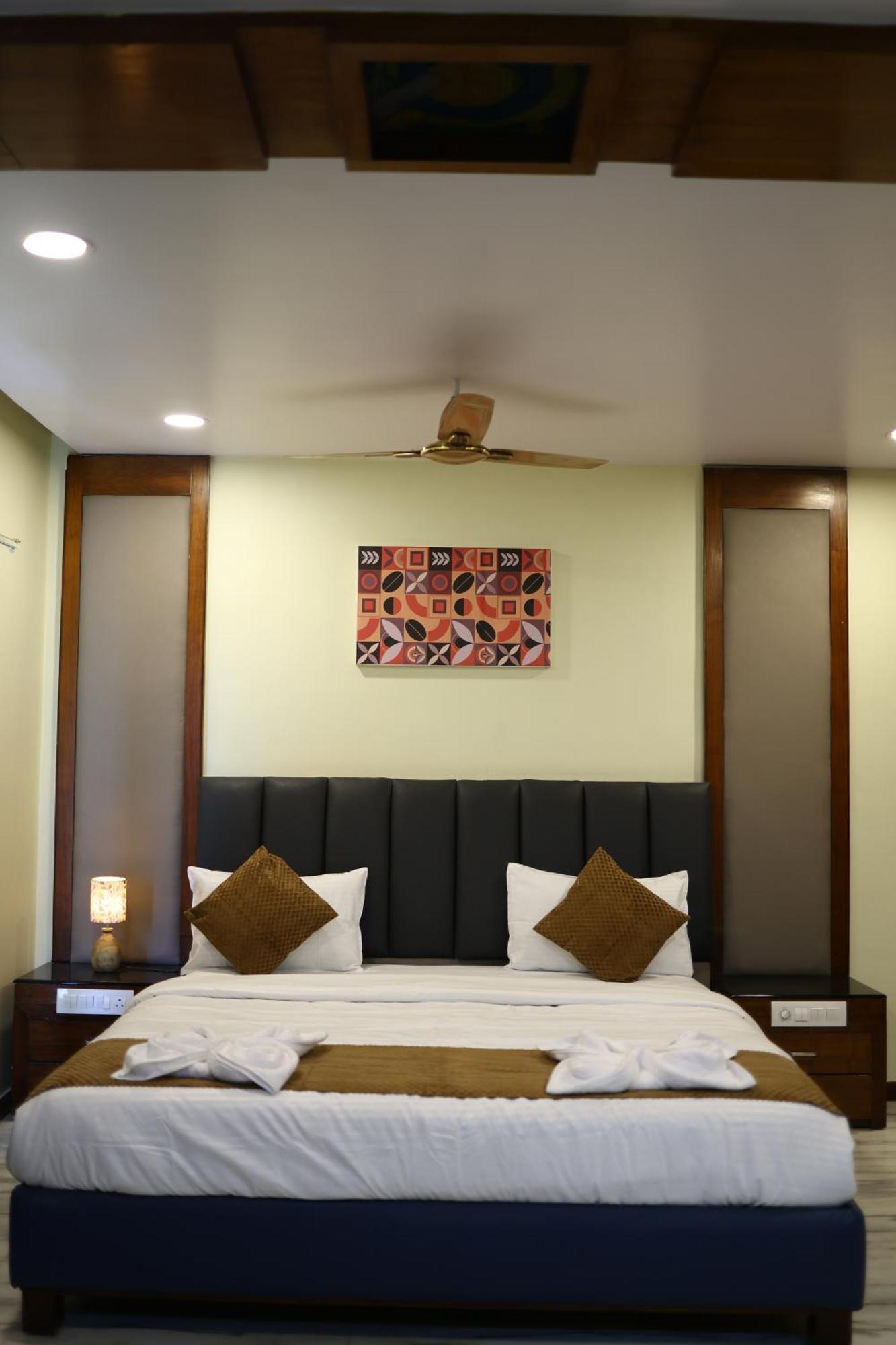 Hotel Lj Dadi'S Grand Visakhapatnam Zewnętrze zdjęcie