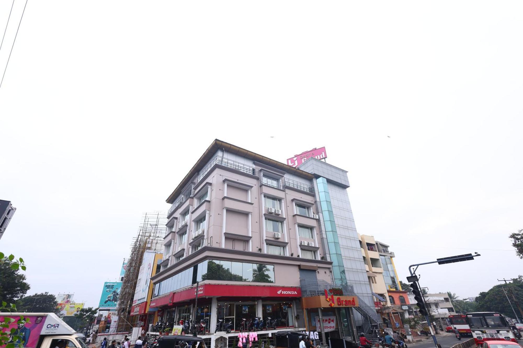 Hotel Lj Dadi'S Grand Visakhapatnam Zewnętrze zdjęcie