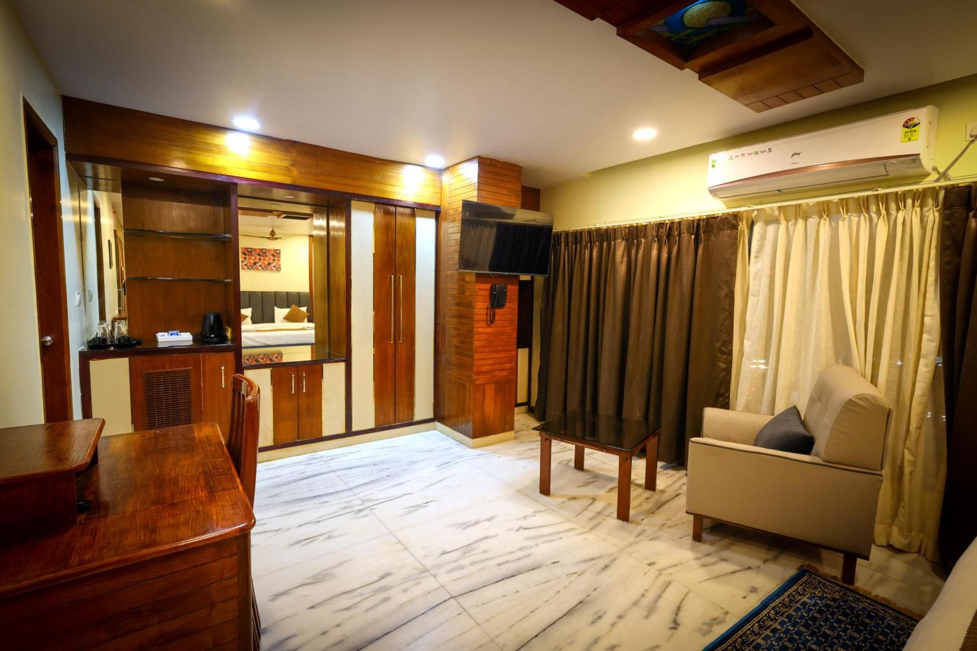 Hotel Lj Dadi'S Grand Visakhapatnam Zewnętrze zdjęcie